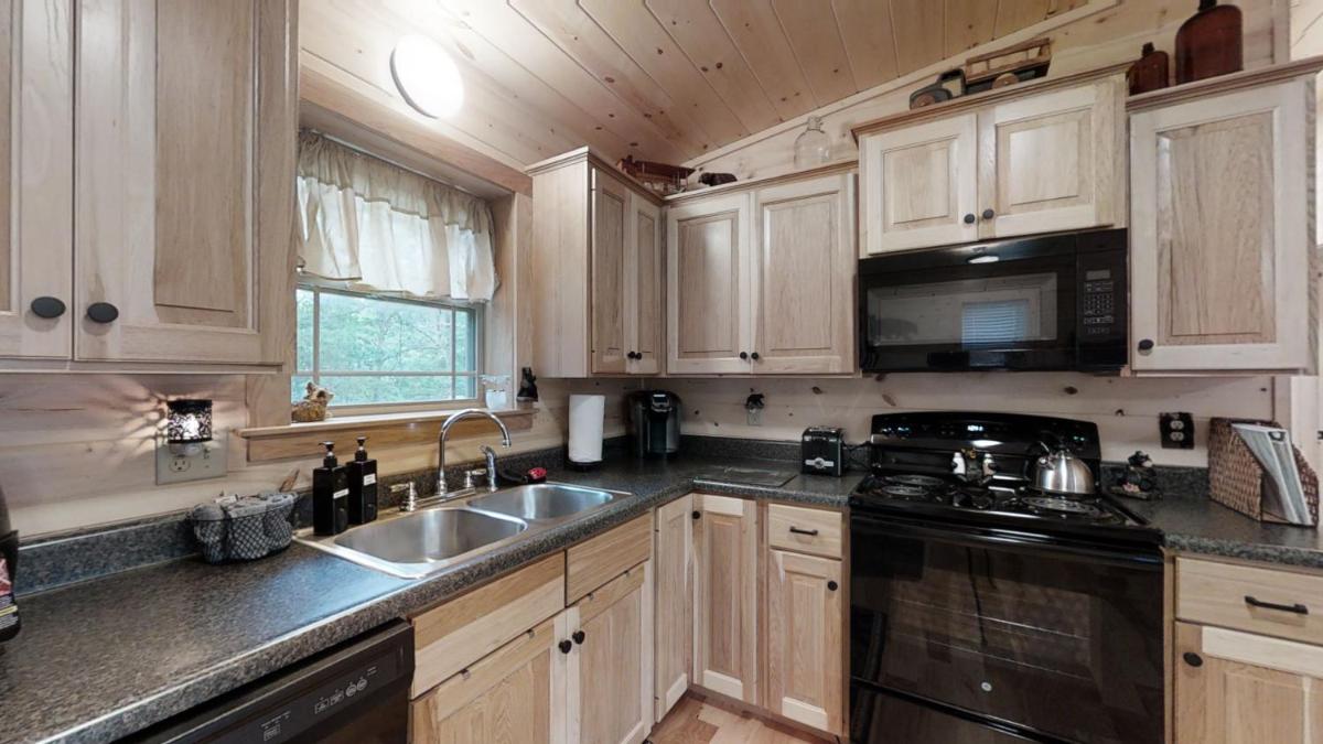 Cozy Bear Den - Housity