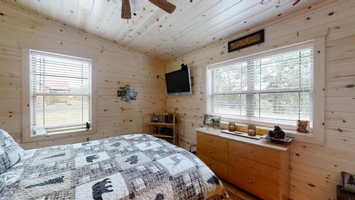 Cozy Bear Den - Housity