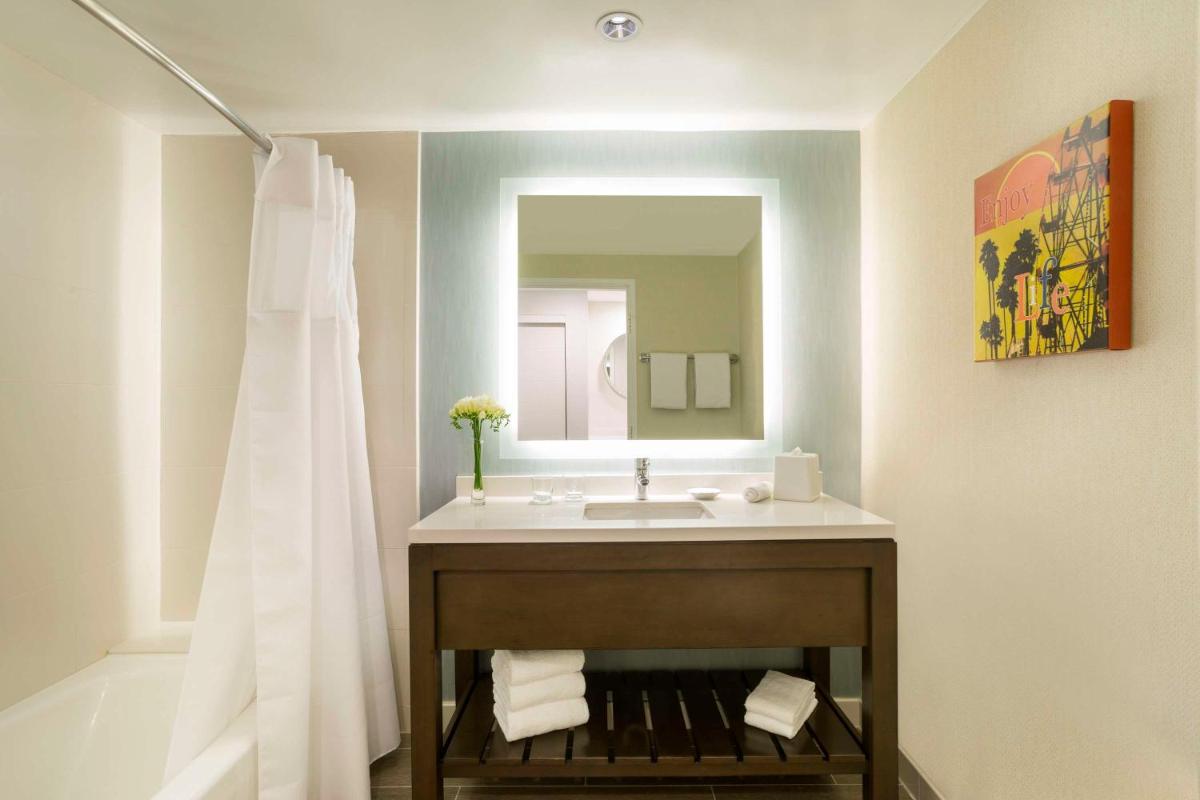 Hyatt Regency Newport Beach - Housity