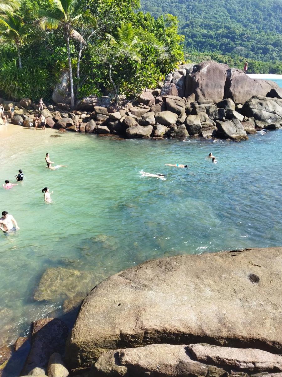 Passeio de lancha Ubatuba - SP - Housity