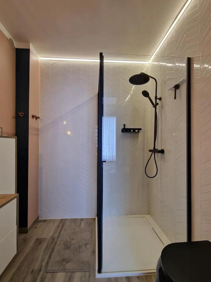 Royal Diamond Apartment @ Central Station - Hizvo