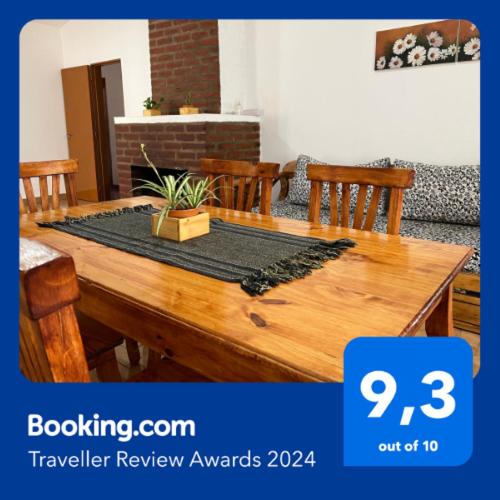 CHALET NATURALEZA - Villa Rumipal - Córdoba - A 50 mts del Lago - Vista al Lago - Housity