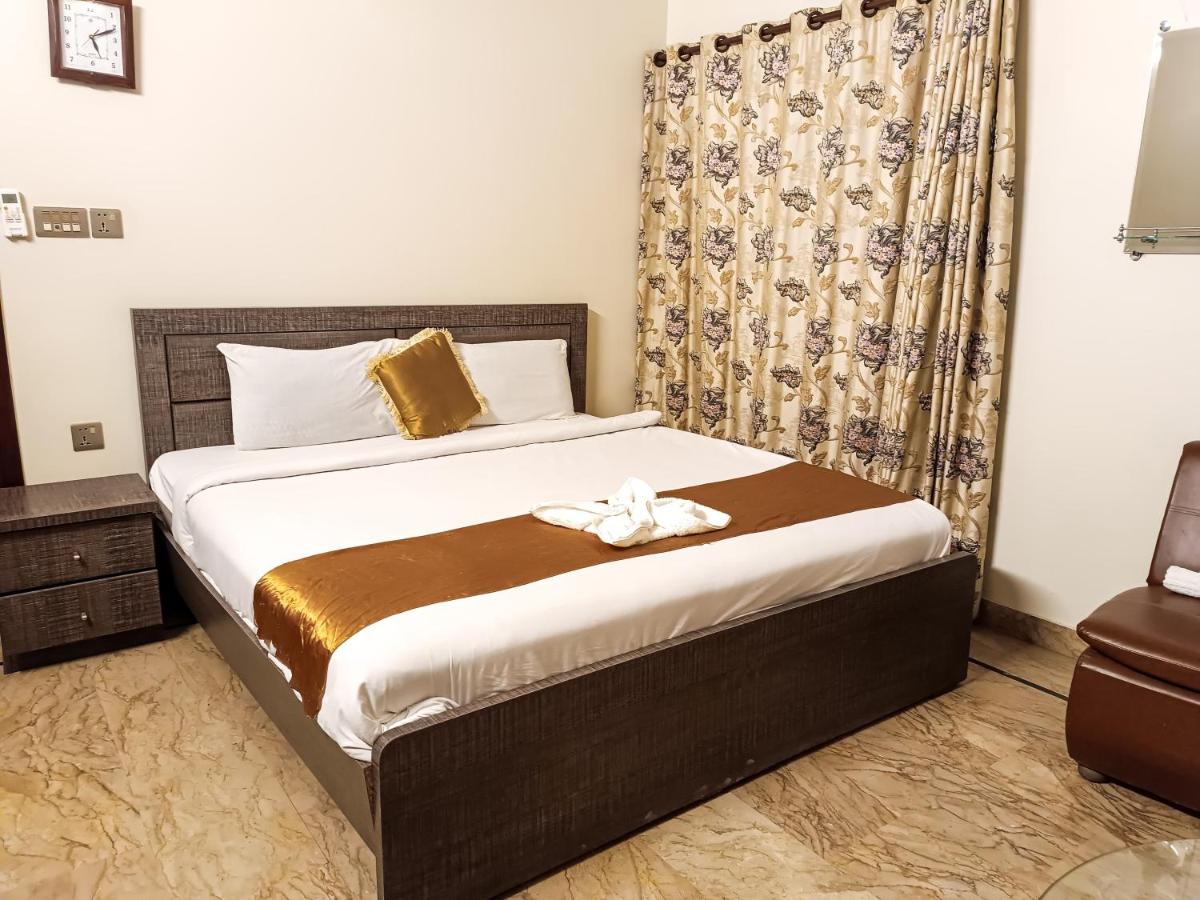 Luxury Living Rooms - Housity