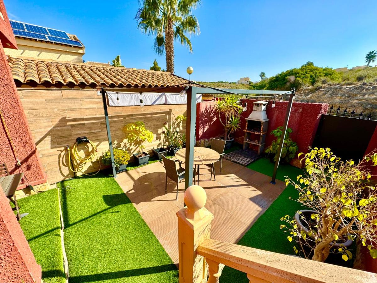 1 Casa y jardín - House & Garden -Gran Alacant Beach - Housity