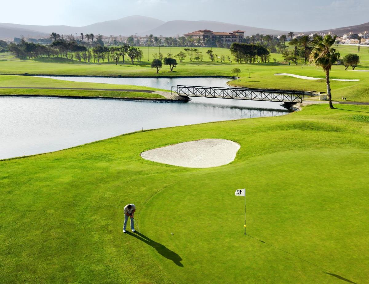 Instalaciones para jugar al golf en el hotel o alrededores