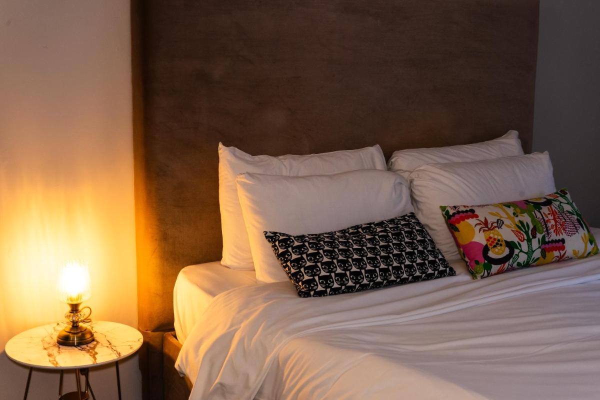 The lodge at Carlton tavern free parking - Housity