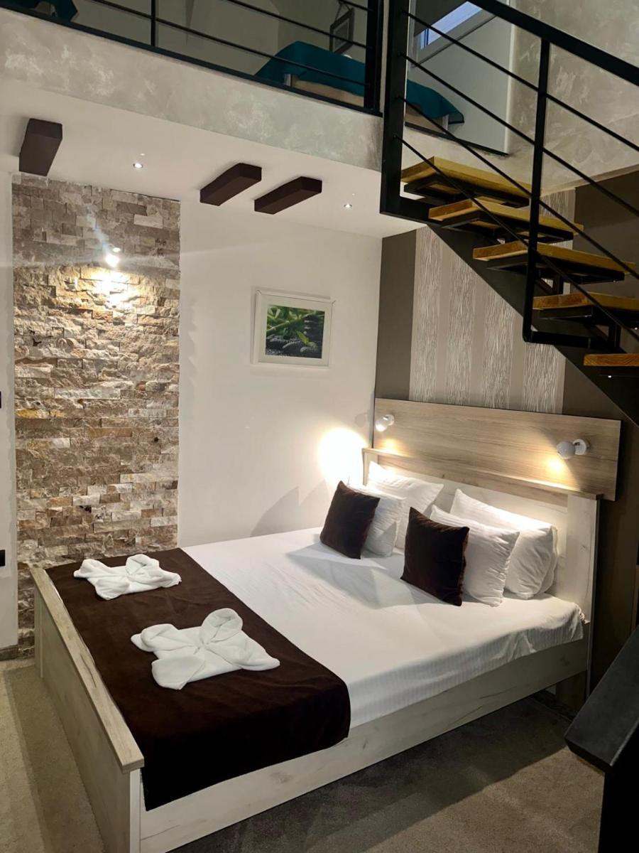 Exclusive Spot FREE parking - Housity