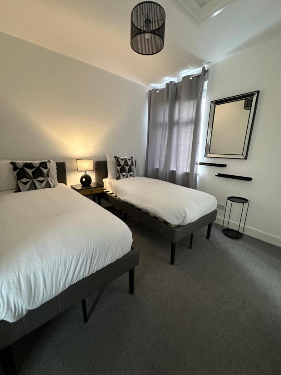 Taff Towers B - Housity