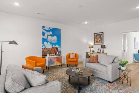 The O'Keeffe-2nd Floor Boutique Hotel Suite - Housity