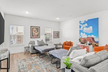 The O'Keeffe-2nd Floor Boutique Hotel Suite - Housity