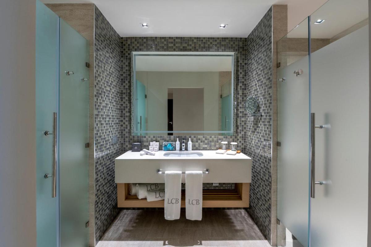 Unique Club at Lopesan Costa Bávaro Resort - Housity