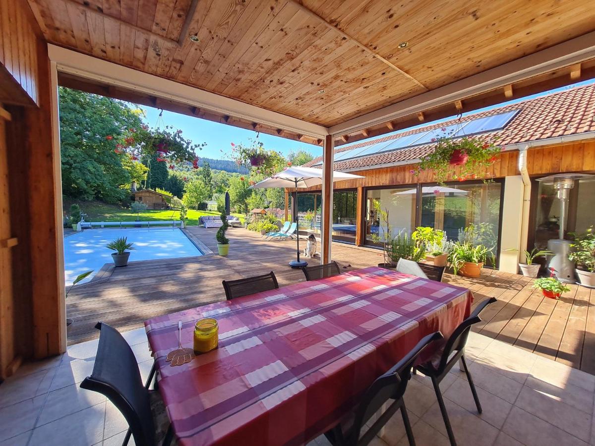 Chambres Familiales Confort avec Spa, Jacuzzi, Piscine et Vélo à Anould - FR-1-589-492 - Housity