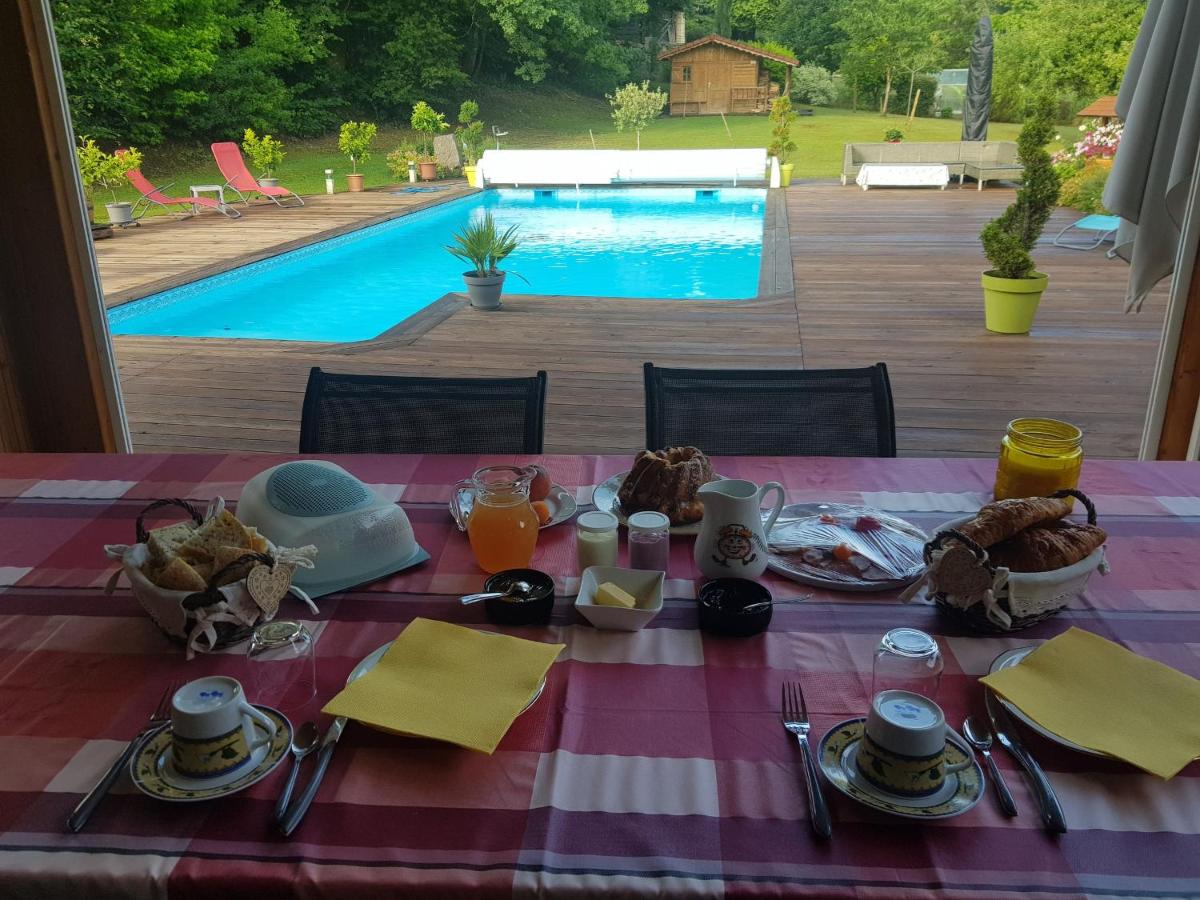 Chambres Familiales Confort avec Spa, Jacuzzi, Piscine et Vélo à Anould - FR-1-589-492 - Housity