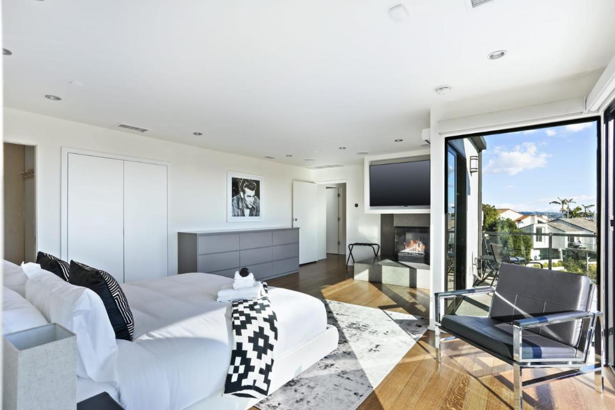 Suitetrails - New Listing Stunning Jetliner View Private Spa