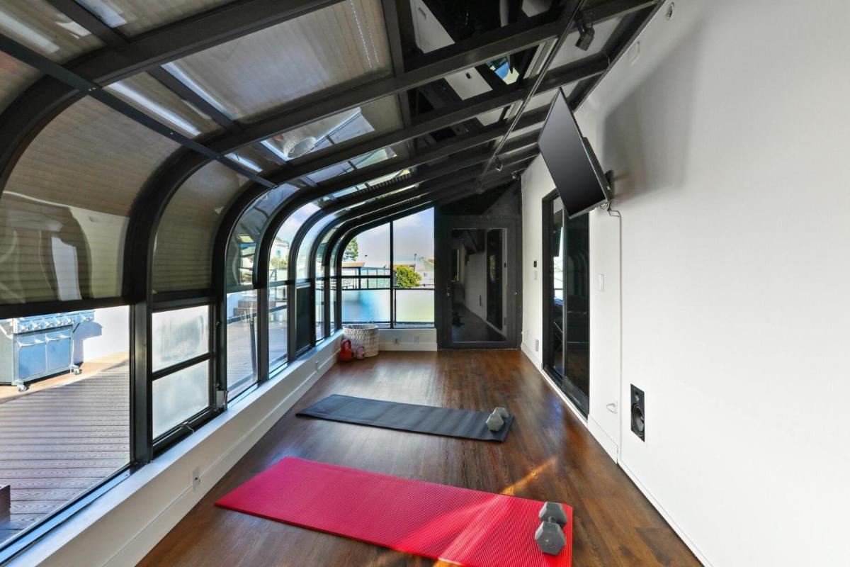 Suitetrails - New Listing Stunning Jetliner View Private Spa