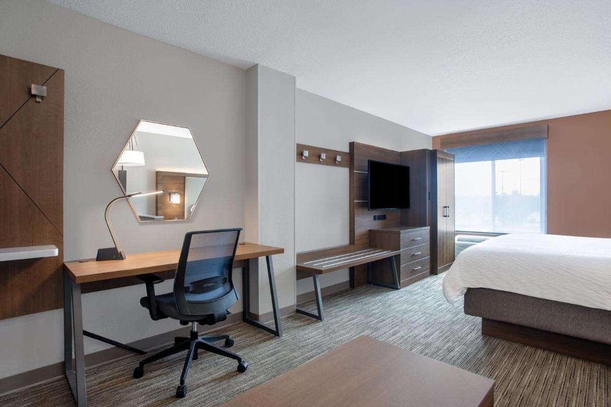 Holiday Inn Express & Suites Clinton, an IHG Hotel - Housity
