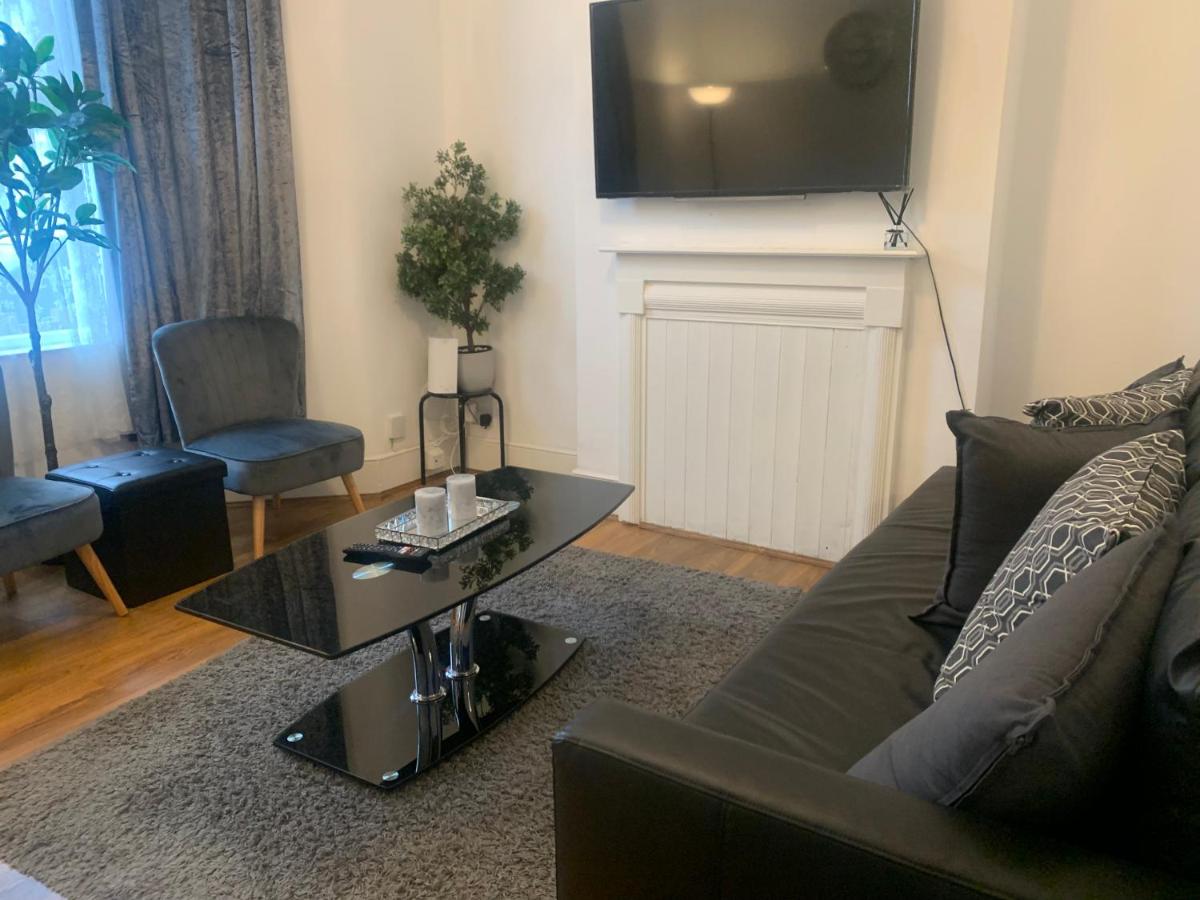 L A PLACE Croydon, London - Hizvo