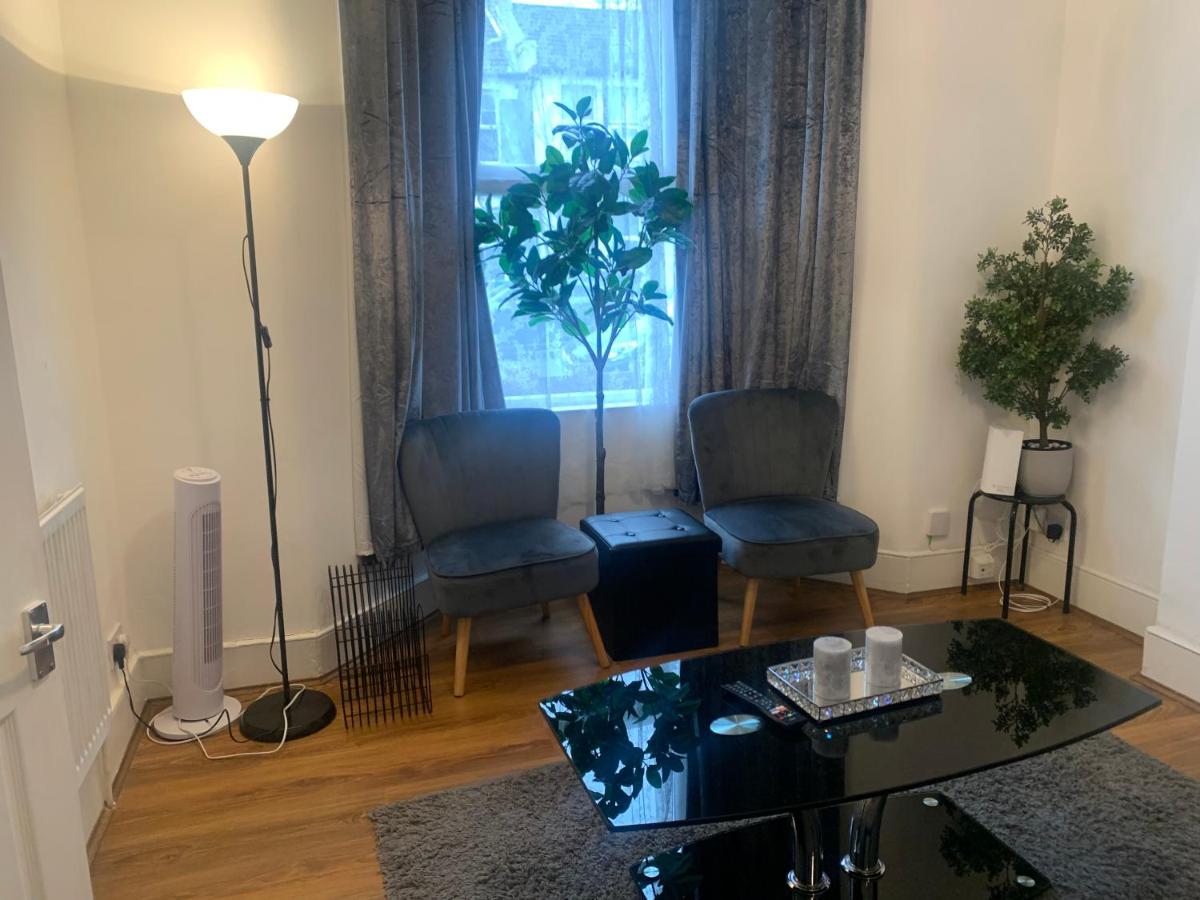 L A PLACE Croydon, London - Hizvo