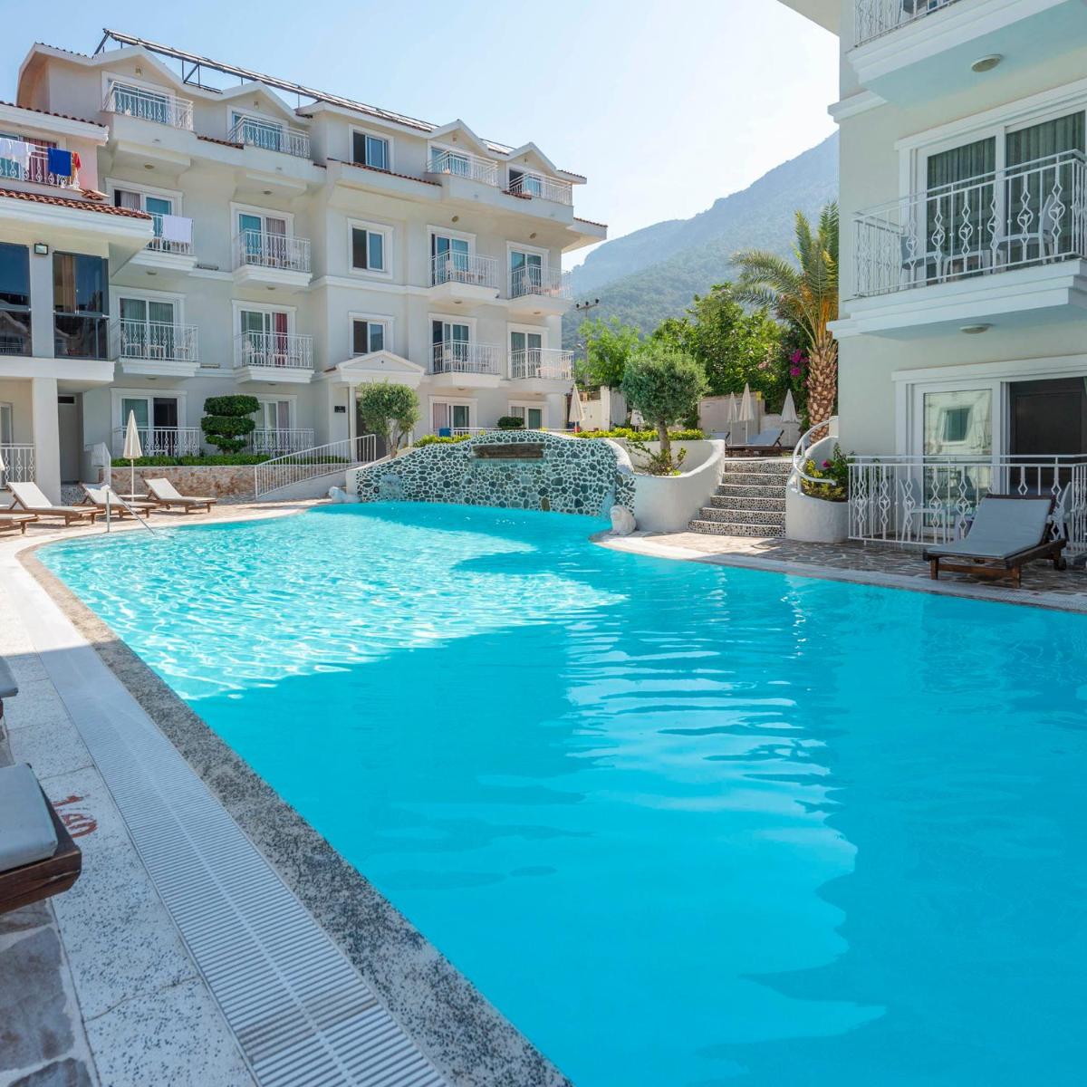 Montebello Deluxe Hotel - Housity