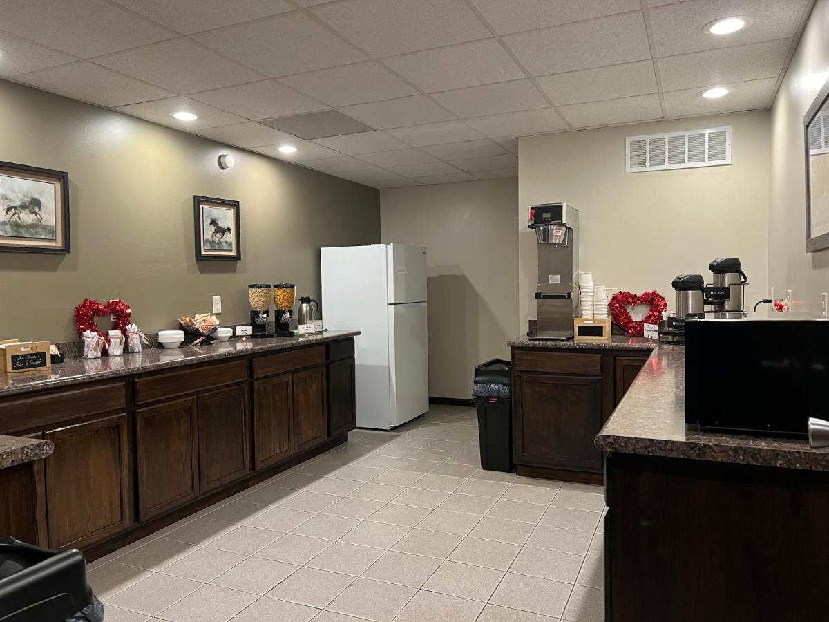 The Stables Inn & Suites - Housity