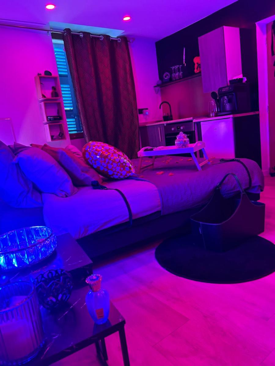 MJ Lust Room, centre var proche Verdon, cotignac, ambiance romantique - Housity