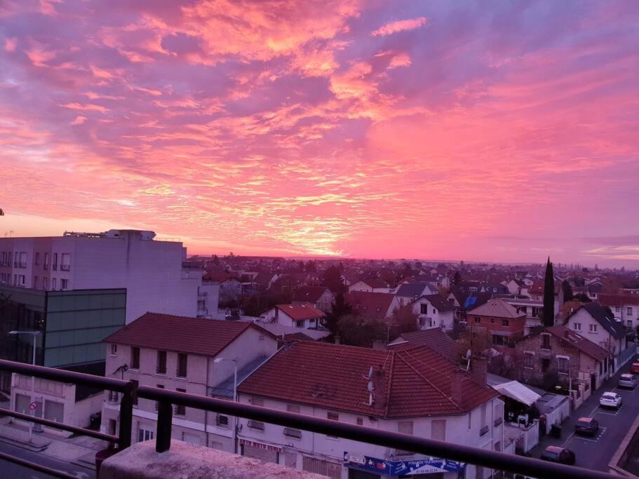 Perle d'Évasion - Cinéma privée - 15 minutes Paris - Housity