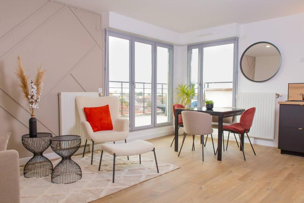 Perle d'Évasion - Cinéma privée - 15 minutes Paris - Housity