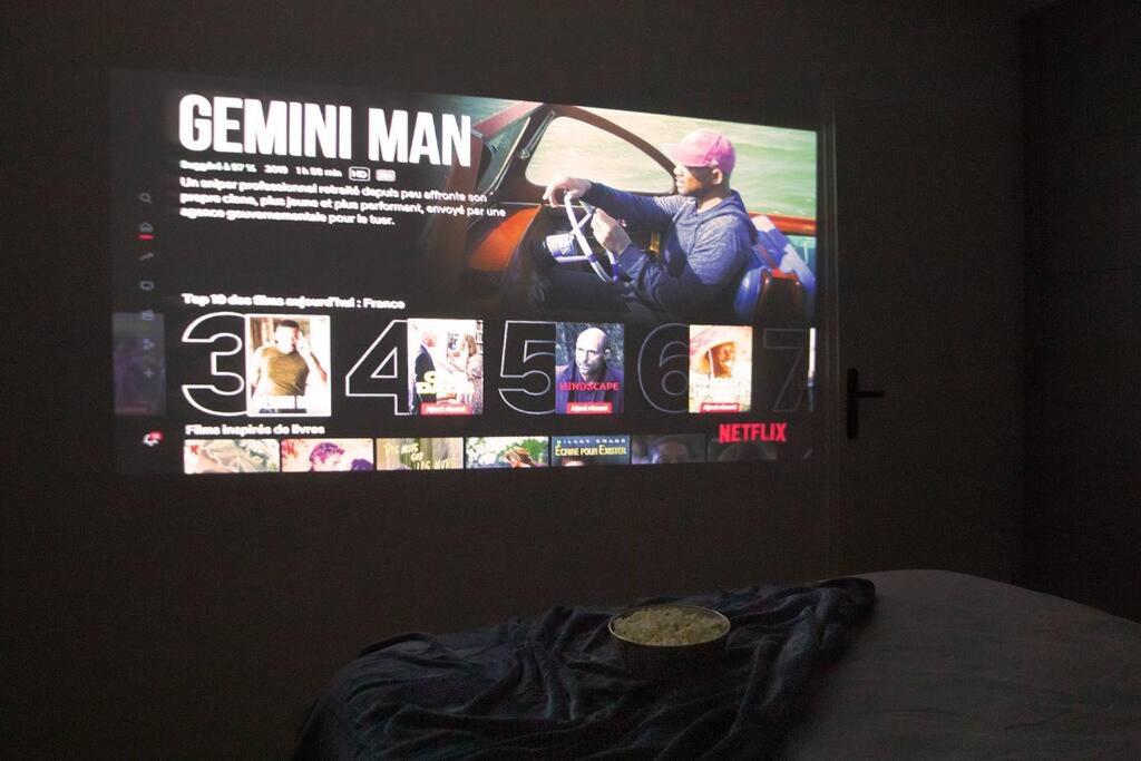 Perle d'Évasion - Cinéma privée - 15 minutes Paris - Housity