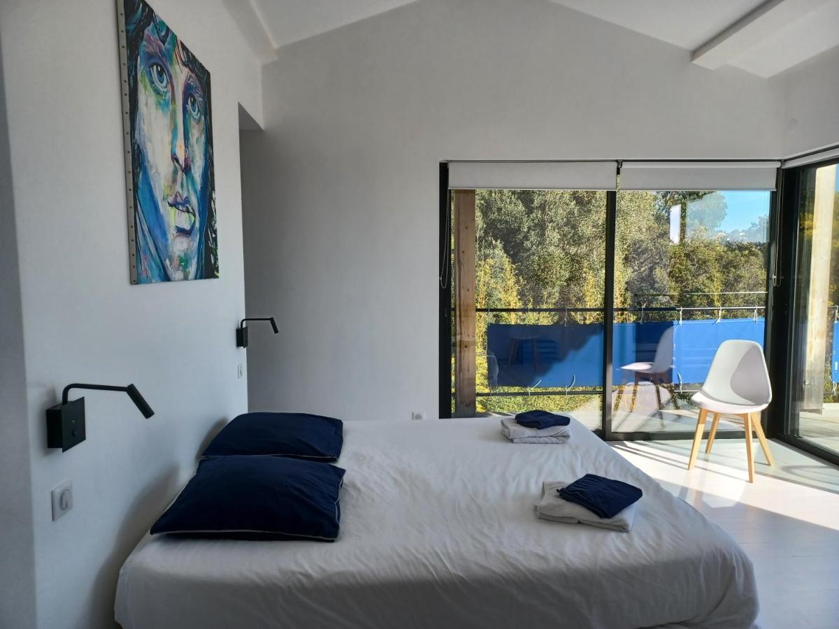 Magnifique villa avec piscine, vue mer - Housity