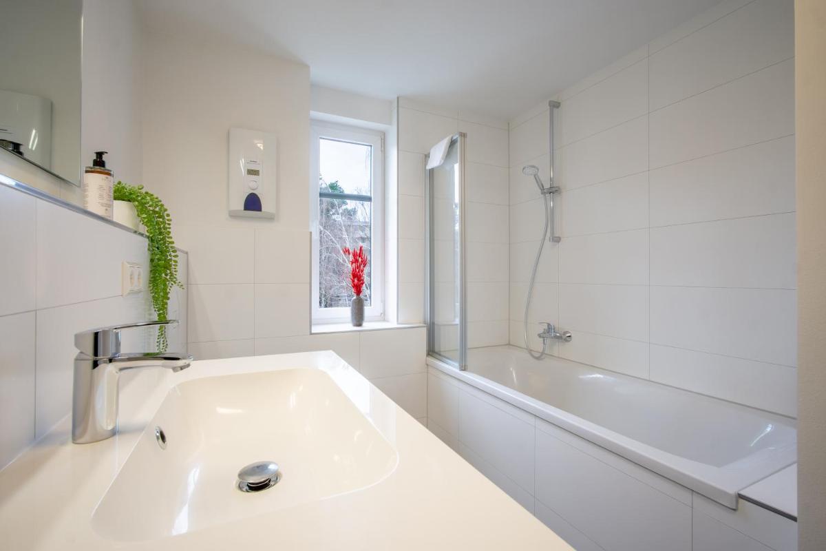 CoView - Design Apartment - 2 Schlafzimmer - Küche - Highspeed Wlan - Housity