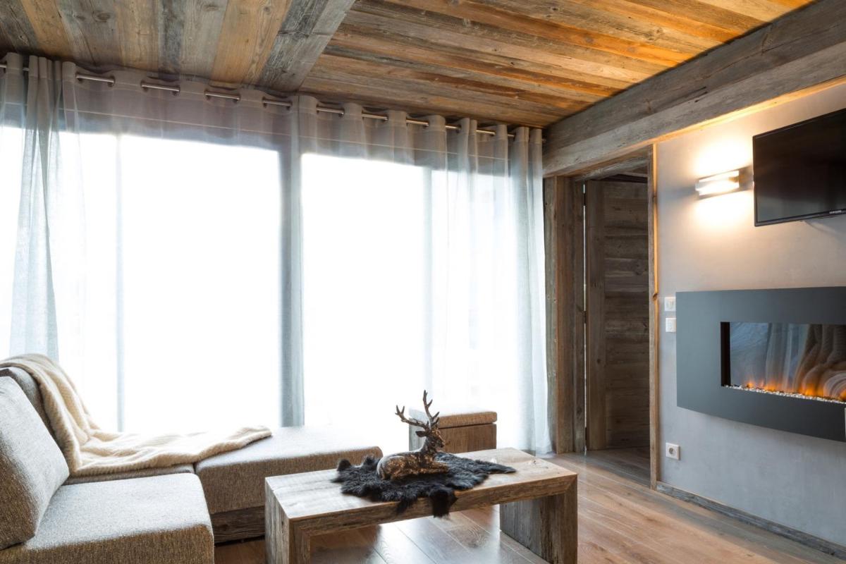 Télévision ou salle de divertissement dans l'établissement Les Grands Montets Hotel & Spa