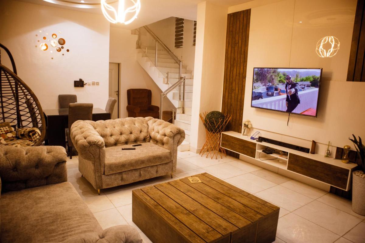 4 bedroom fully detached dope duplex - Housity