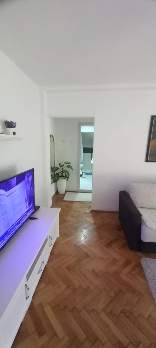 Adriana's Apartment - Housity