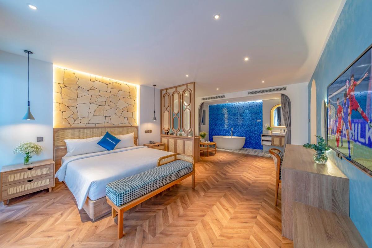 V Boutique Hotel - Complimentary refreshments - Housity
