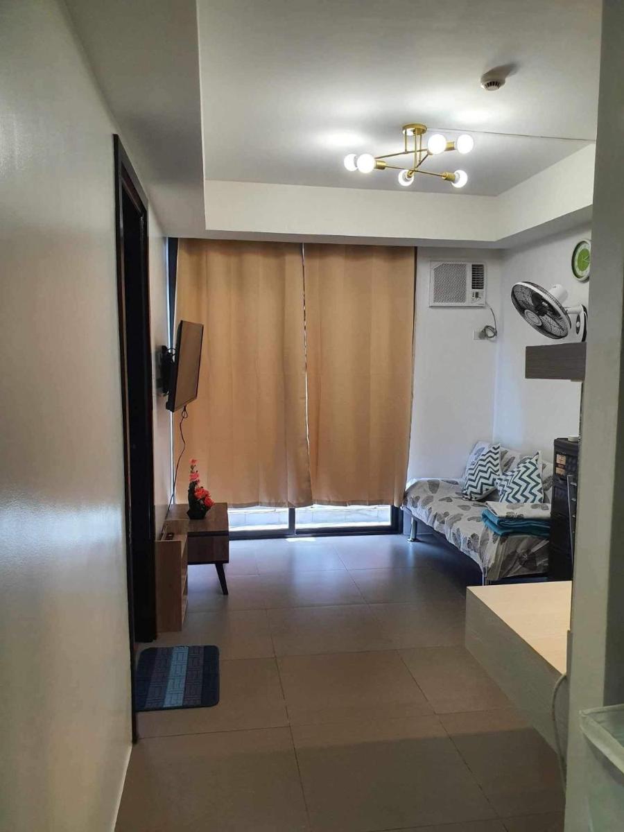 A Home with a view, 1 Bdrm with balcony and Netflix Access - Housity