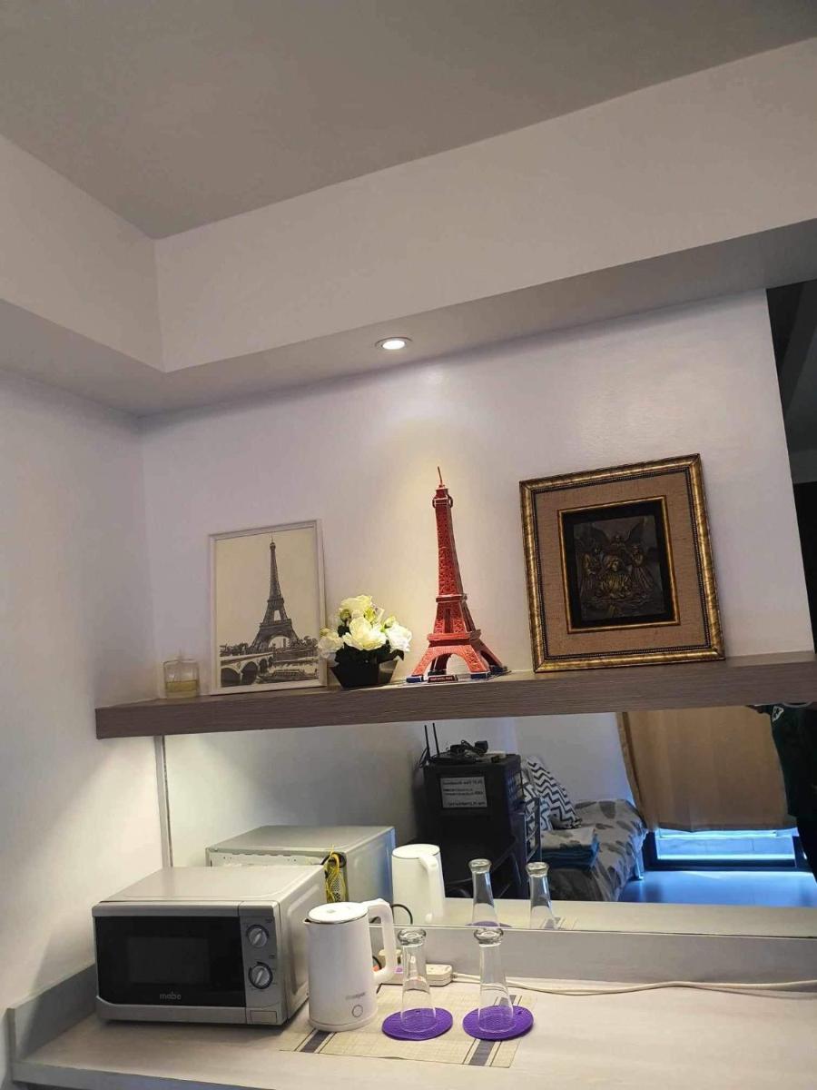 A Home with a view, 1 Bdrm with balcony and Netflix Access - Housity