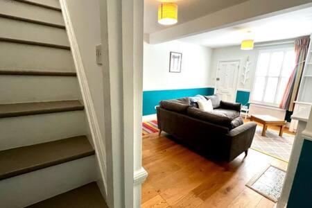 Charming 1 bed super central Terraced House - Housity
