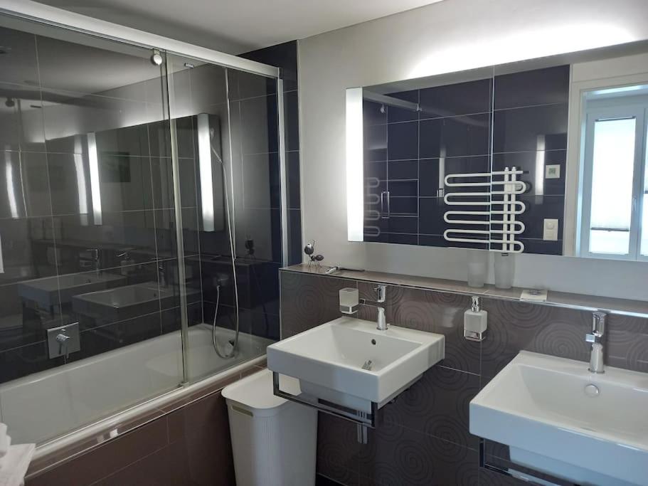 NEW.. Matten Central Family Suite, sleeps 4 - Housity