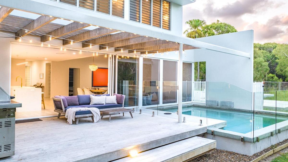 Ocean House - 4 BR with Media Room & Private Pool - 100m to Beach - Housity