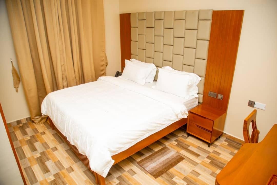 ANINY HOTEL - Housity