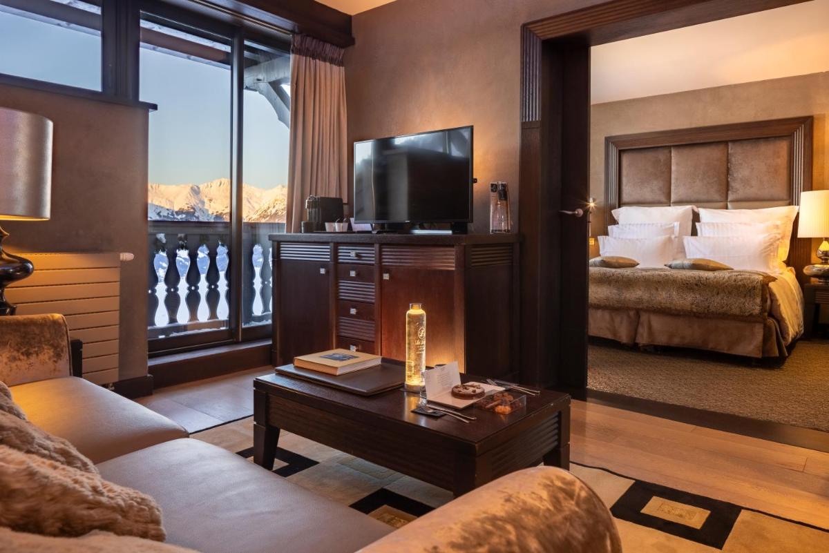 Télévision ou salle de divertissement dans l'établissement Le Lana