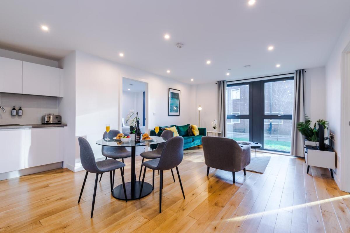 The Sterling Suite - Free Parking, Fast Wifi, Modern, Close to Broad Street, City Center - Housity