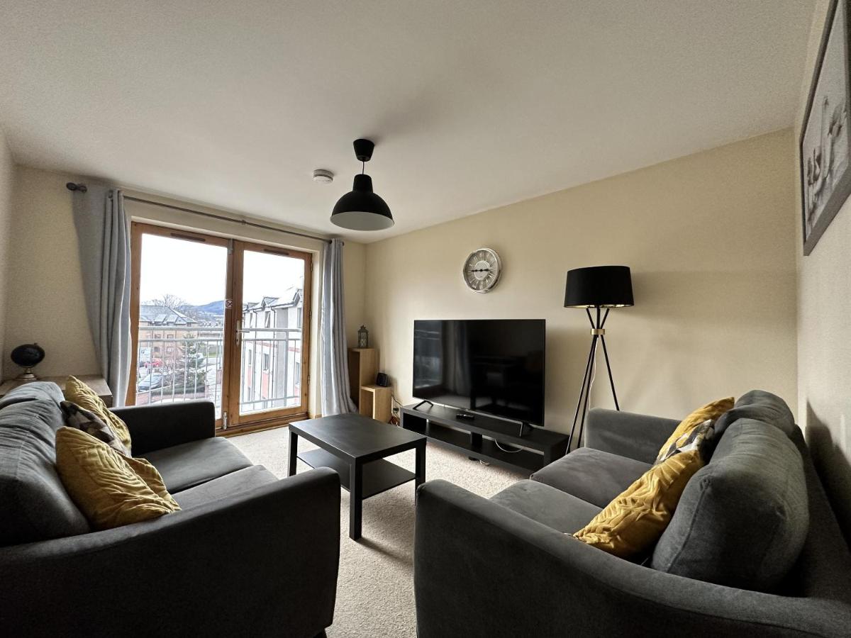 Waterside View Apartment - Housity
