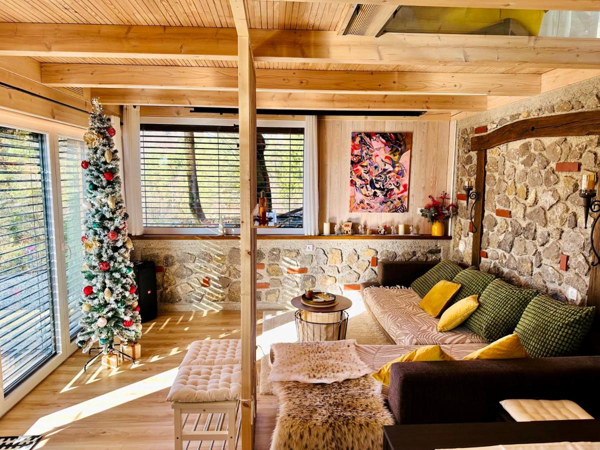 Romantic cabin with hot/cold tub and finnish sauna - Housity