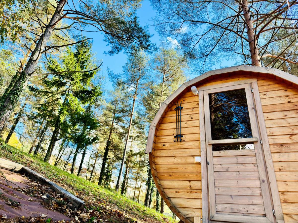 Romantic cabin with hot/cold tub and finnish sauna - Housity
