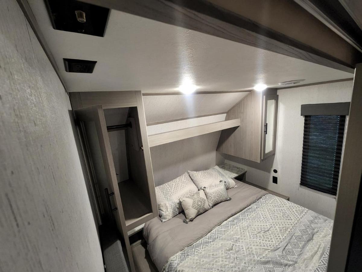 Beautiful Camper on quiet lot in the foothills of Western NC - Housity
