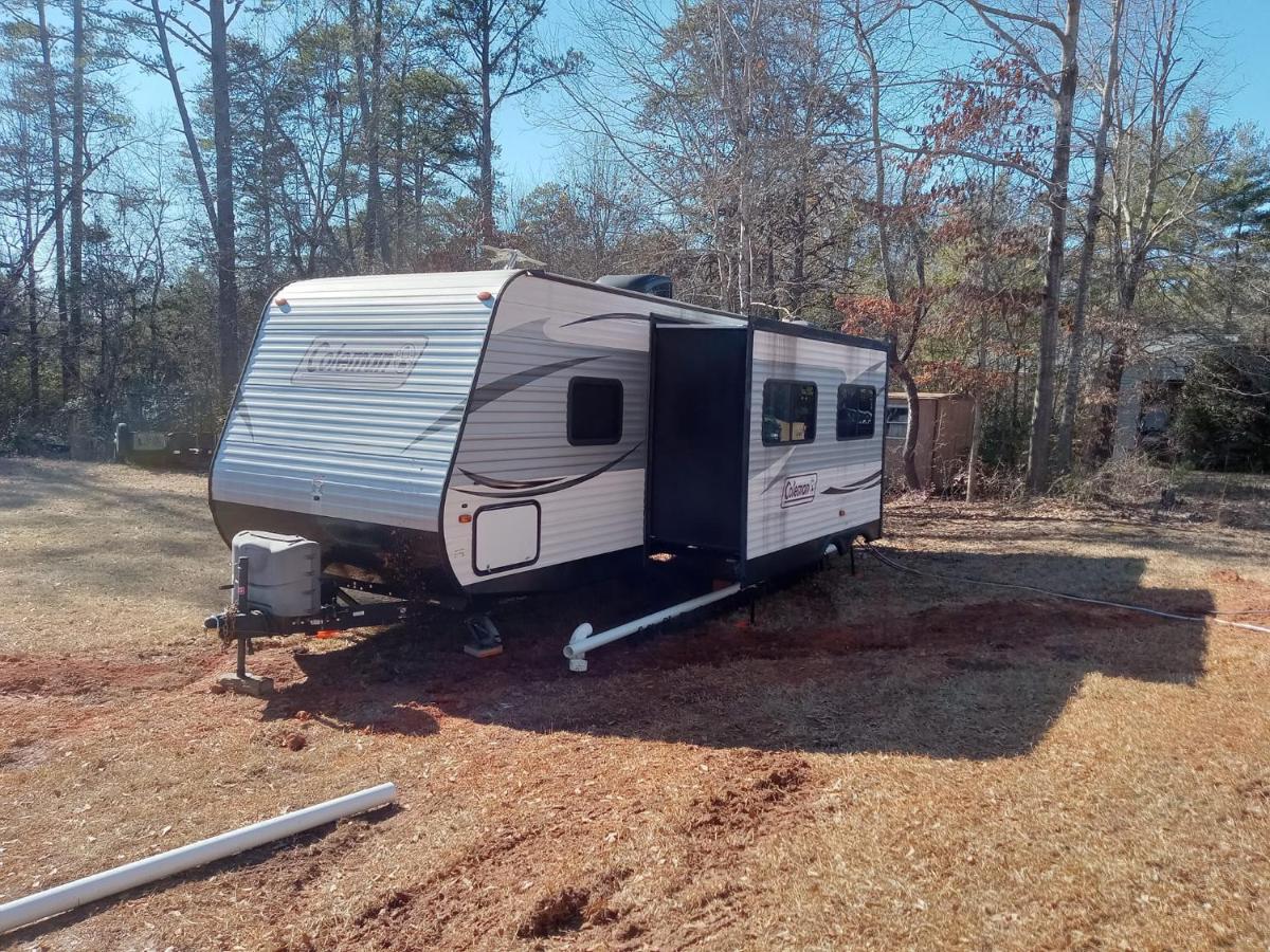 Beautiful Camper on quiet lot in the foothills of Western NC - Housity