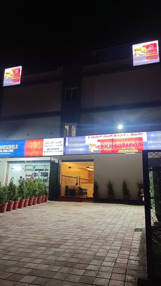 The Royal Moon - Housity
