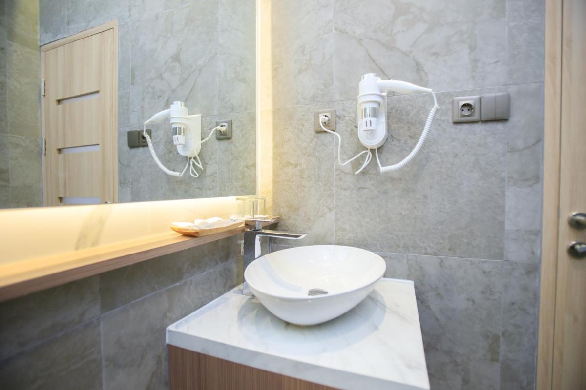 Two K Azana Style Hotel Bengkulu - Housity