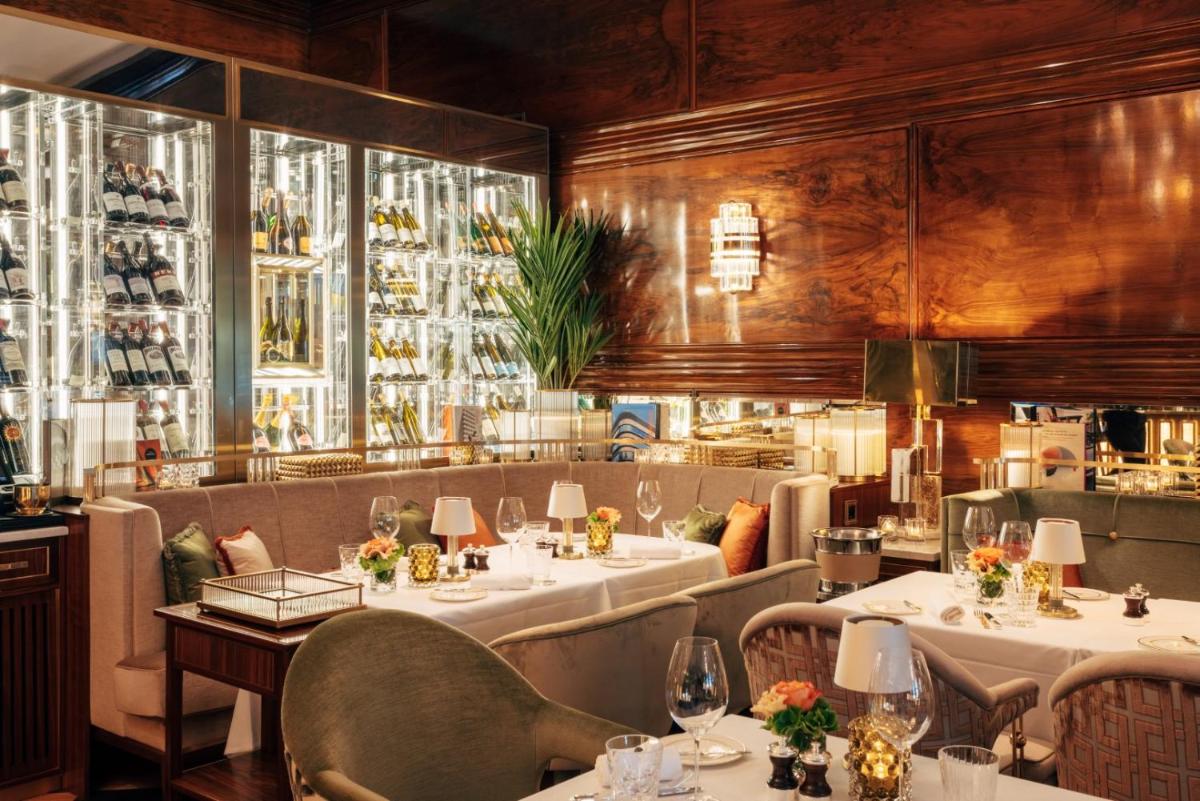 Getränke in der Unterkunft Fairmont Hotel Vier Jahreszeiten
